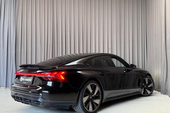 Sort Audi e-tron GT fra 2021