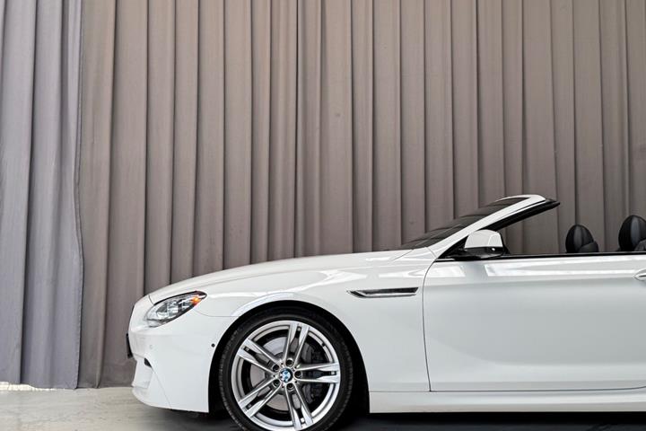 Hvid BMW 650i fra 2012