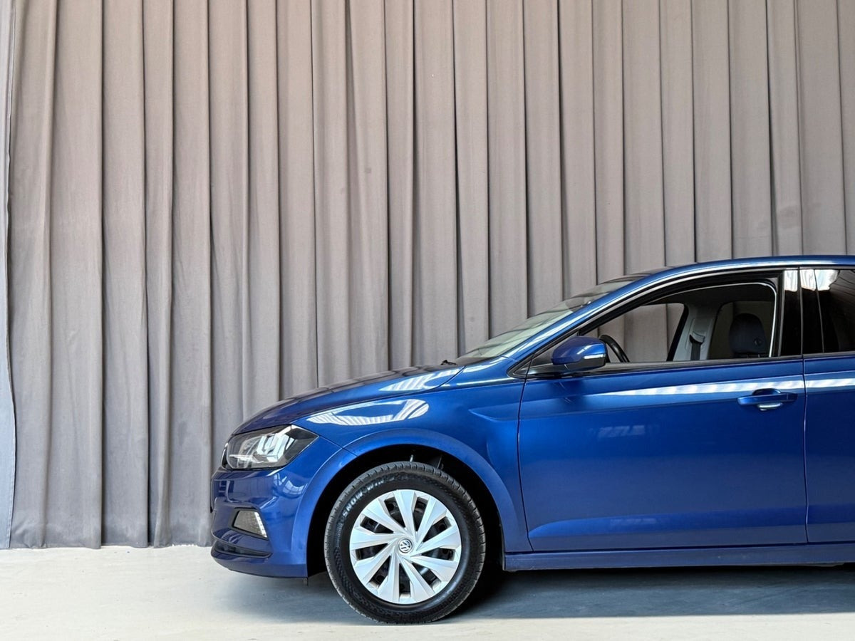Blå VW Polo fra 2019