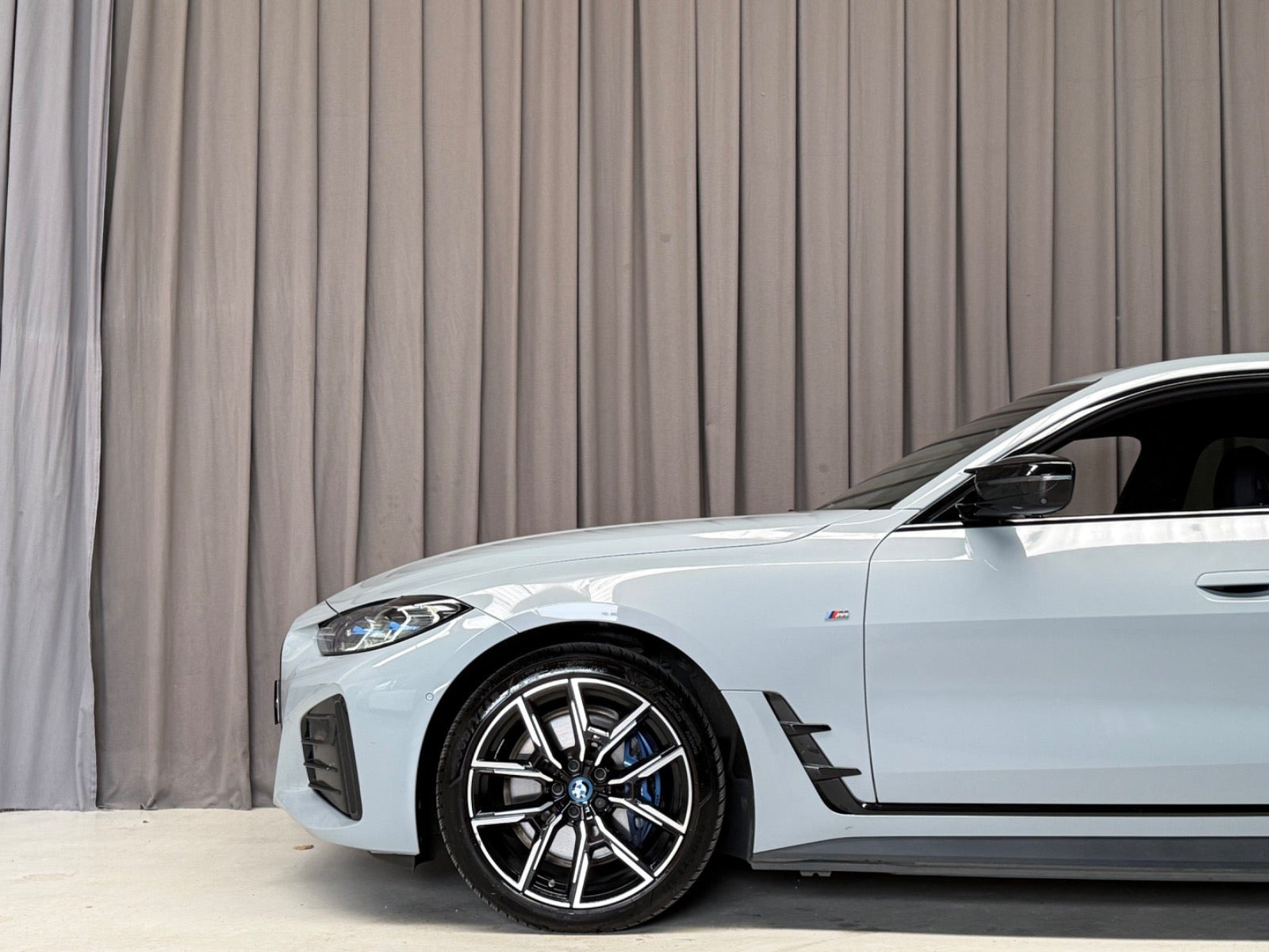 Grå BMW i4 fra 2022