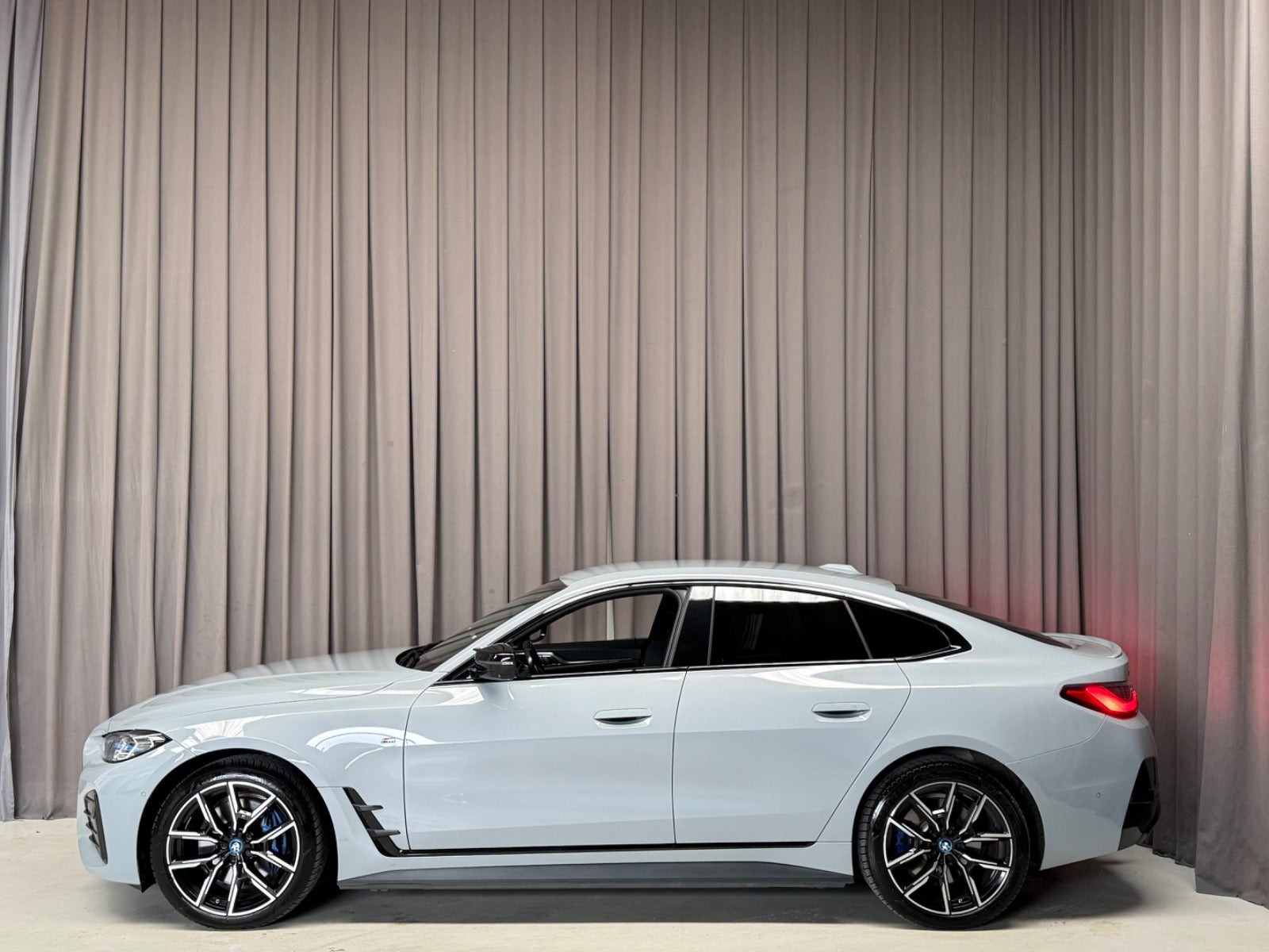 Grå BMW i4 fra 2022