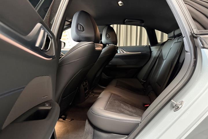 Grå BMW i4 fra 2022