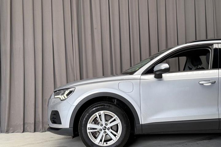Sølv Audi Q3 fra 2021