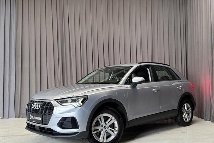 Sølv Audi Q3 fra 2021