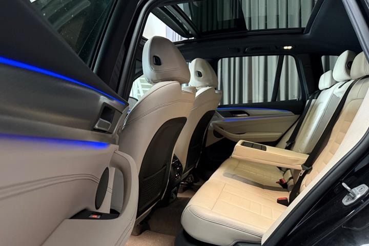 Sort BMW X3 fra 2017