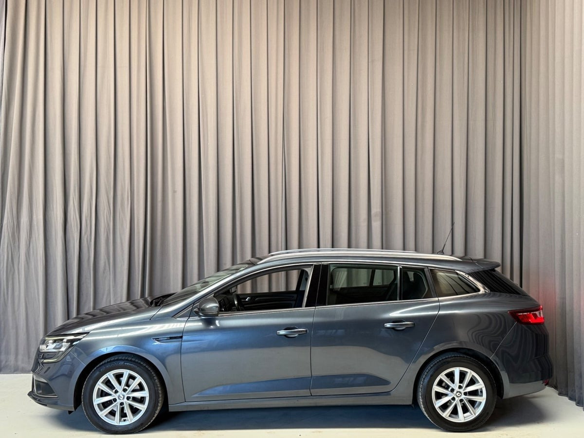 Grå Renault Megane IV fra 2018
