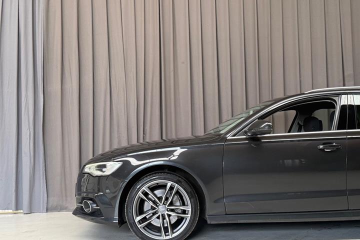 Grå Audi A6 fra 2016