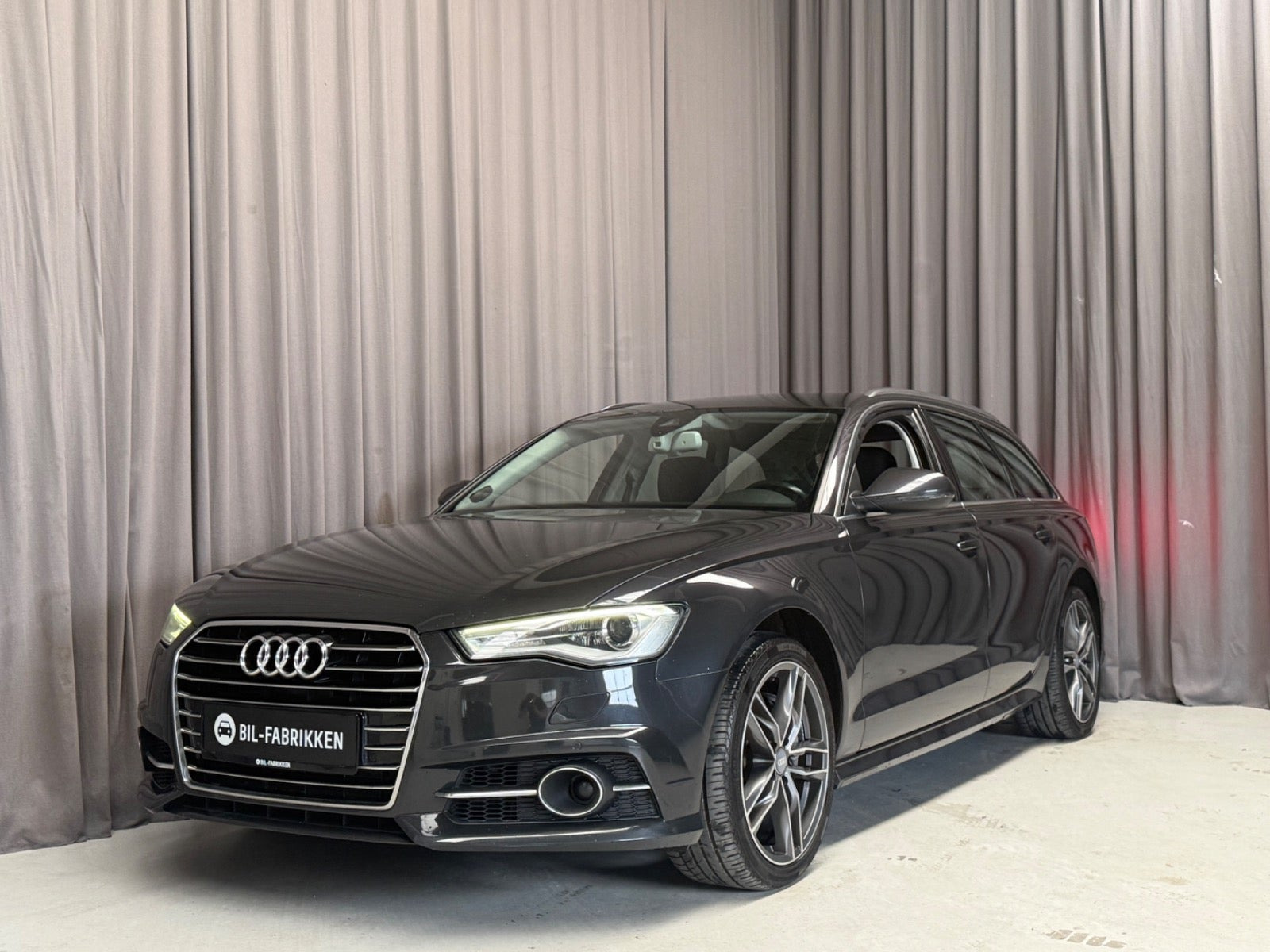 Grå Audi A6 fra 2016