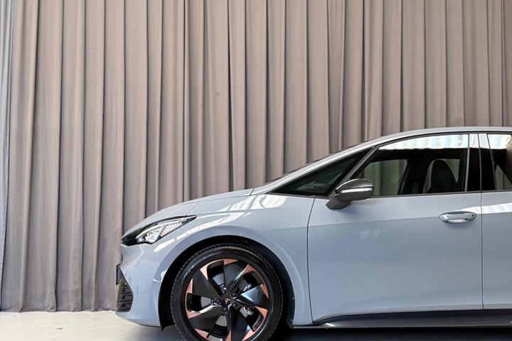 Grå Cupra Born fra 2024