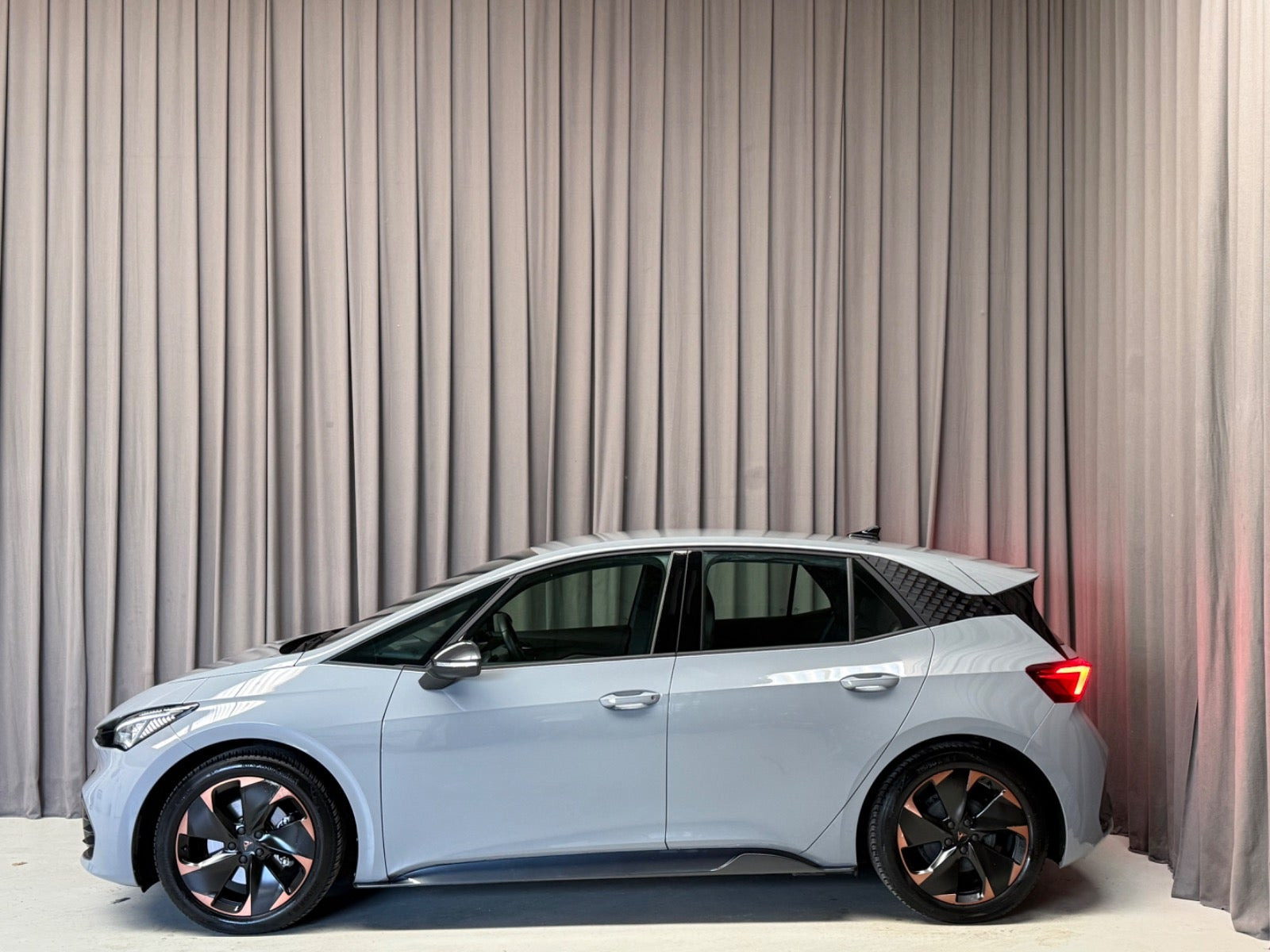 Grå Cupra Born fra 2024
