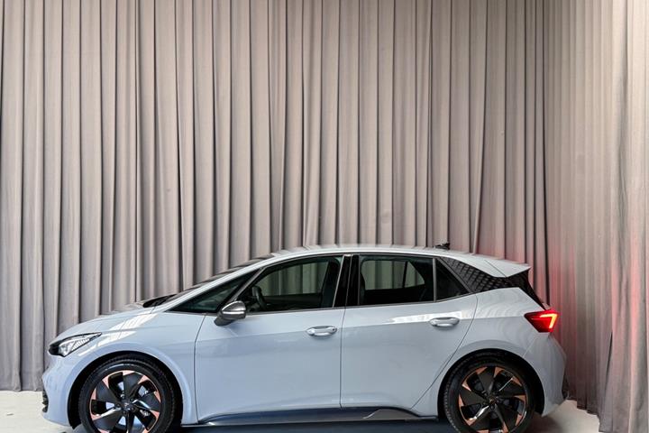 Grå Cupra Born fra 2024
