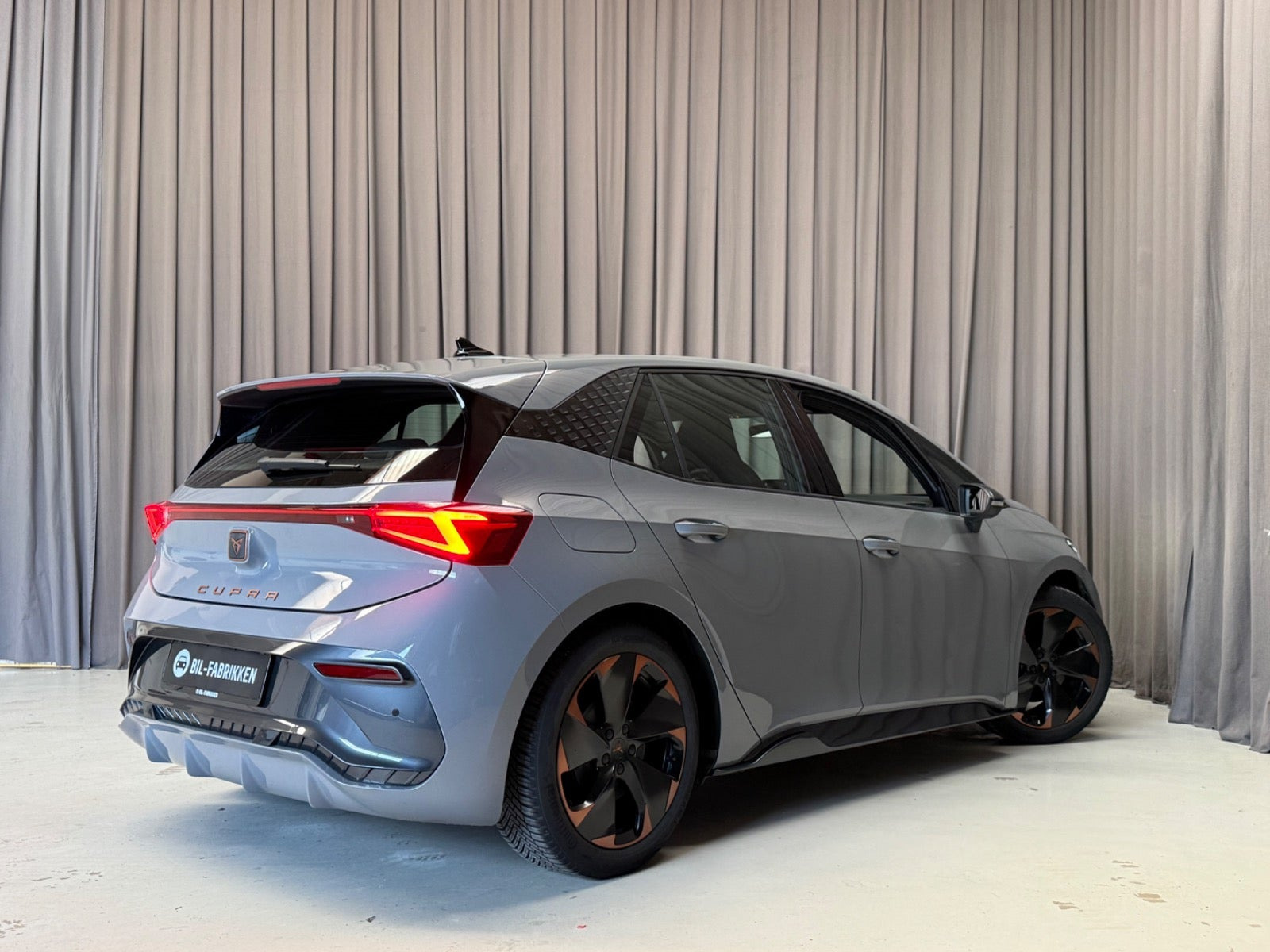 Grå Cupra Born fra 2024