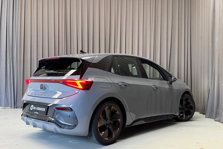 Grå Cupra Born fra 2024