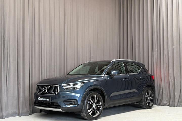 Blå Volvo XC40 fra 2021
