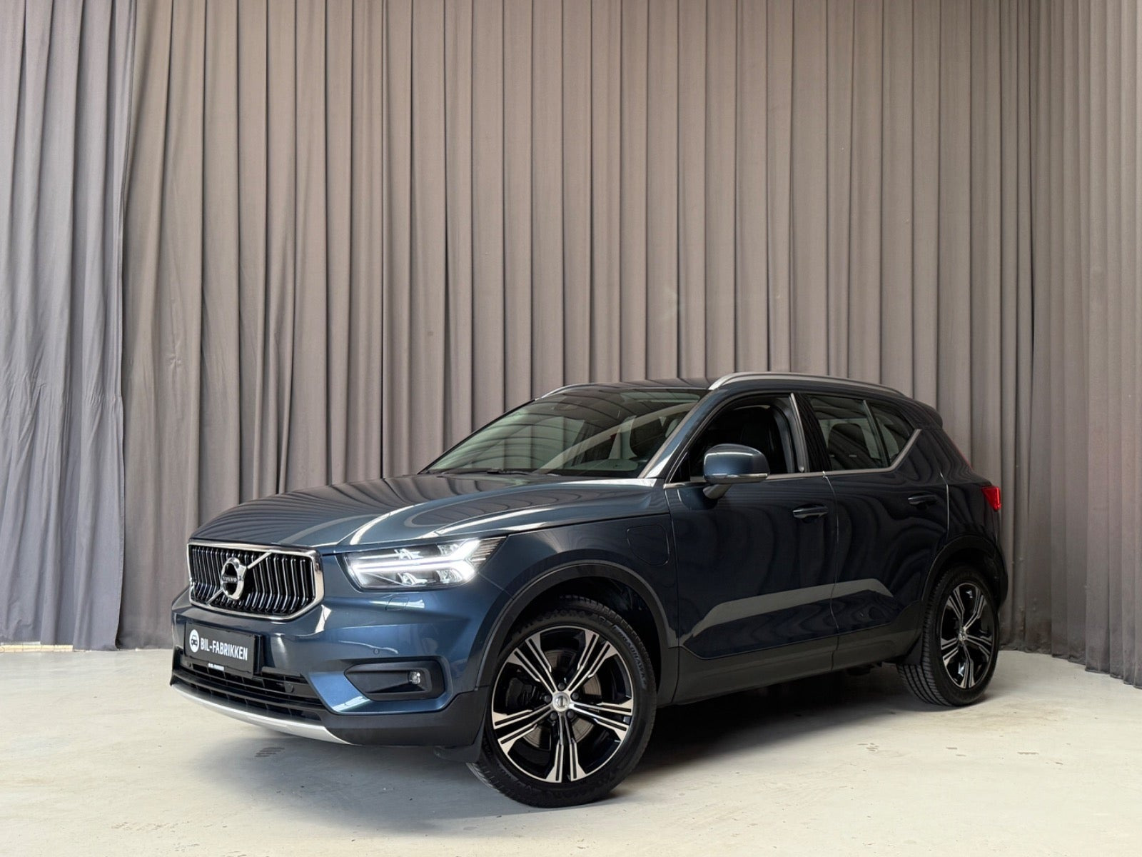 Blå Volvo XC40 fra 2021