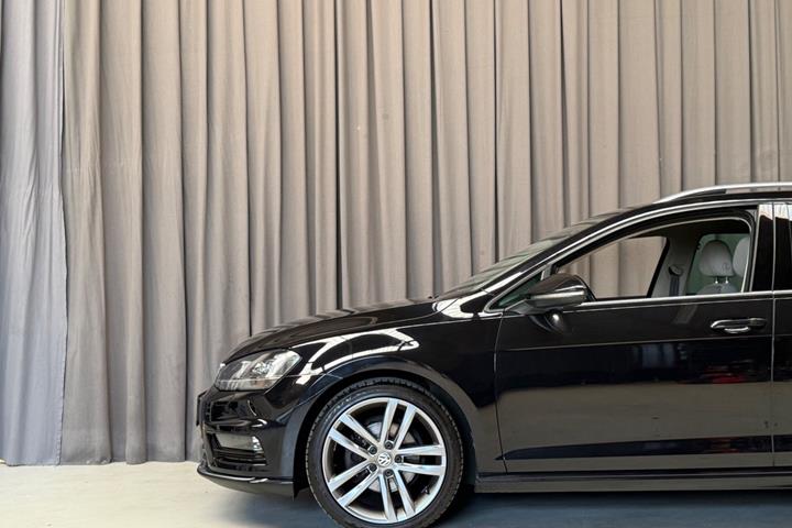 Sort VW Golf VII fra 2017