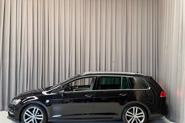 Sort VW Golf VII fra 2017