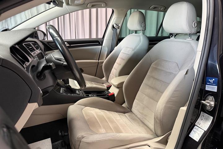 Sort VW Golf VII fra 2017