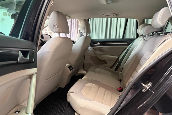 Sort VW Golf VII fra 2017
