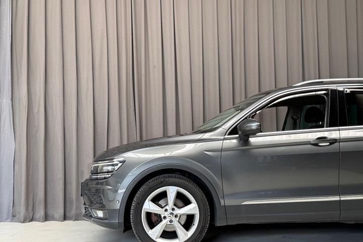 Grå VW Tiguan fra 2018