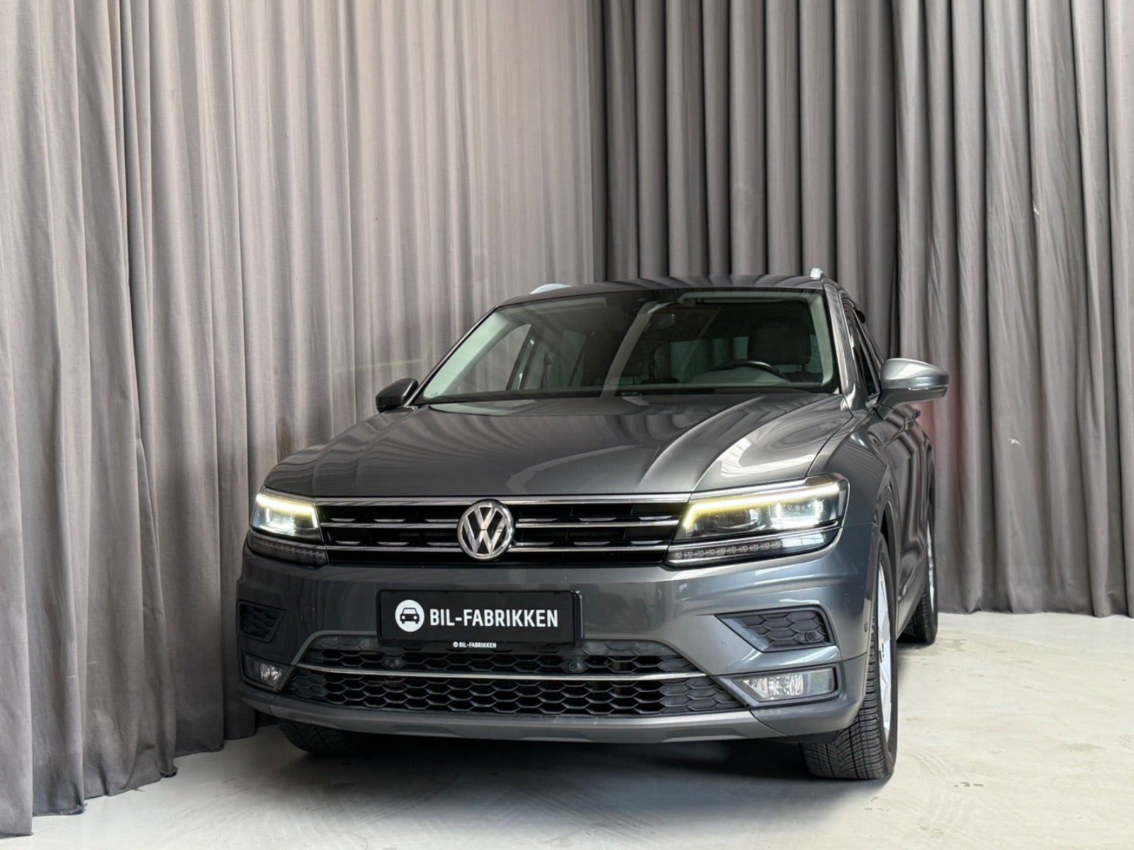Grå VW Tiguan fra 2018