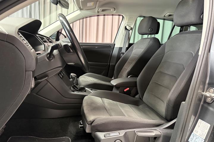 Grå VW Tiguan fra 2018