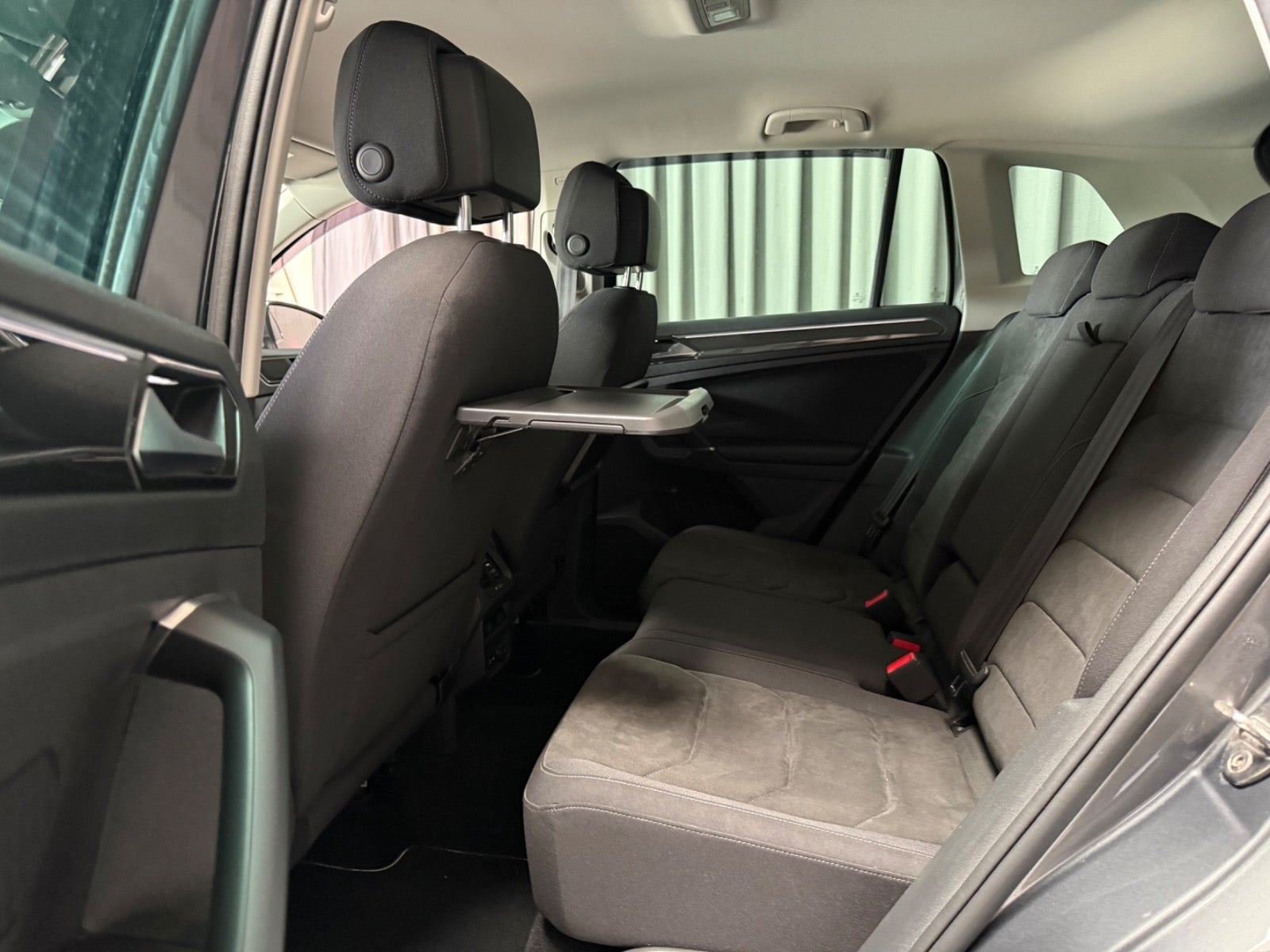 Grå VW Tiguan fra 2018