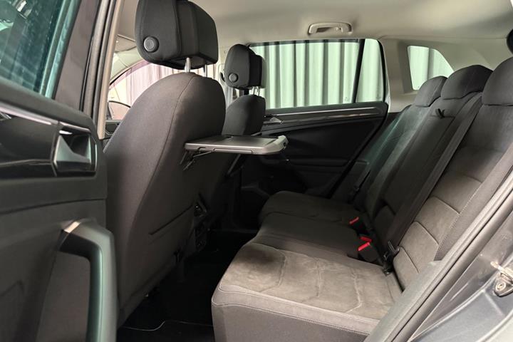 Grå VW Tiguan fra 2018