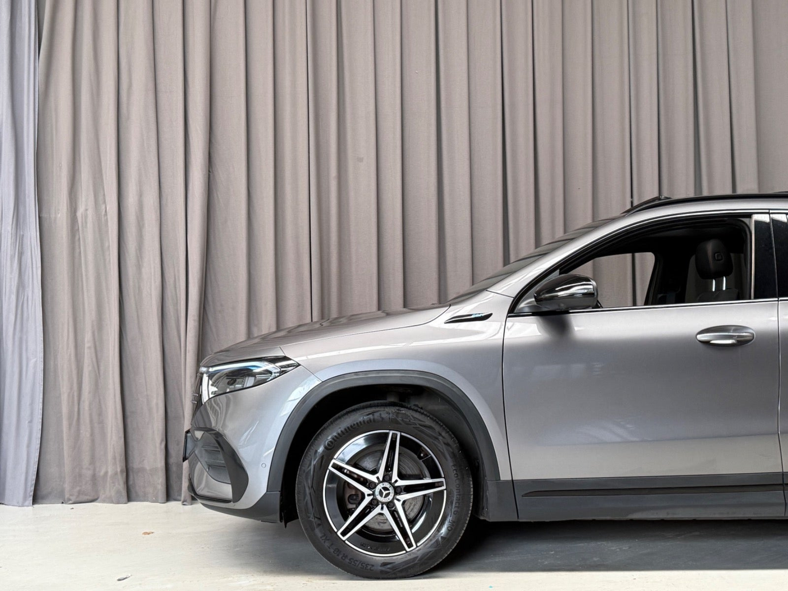 Grå Mercedes EQA350 fra 2023