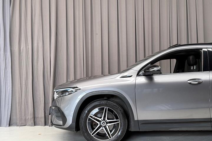 Grå Mercedes EQA350 fra 2023