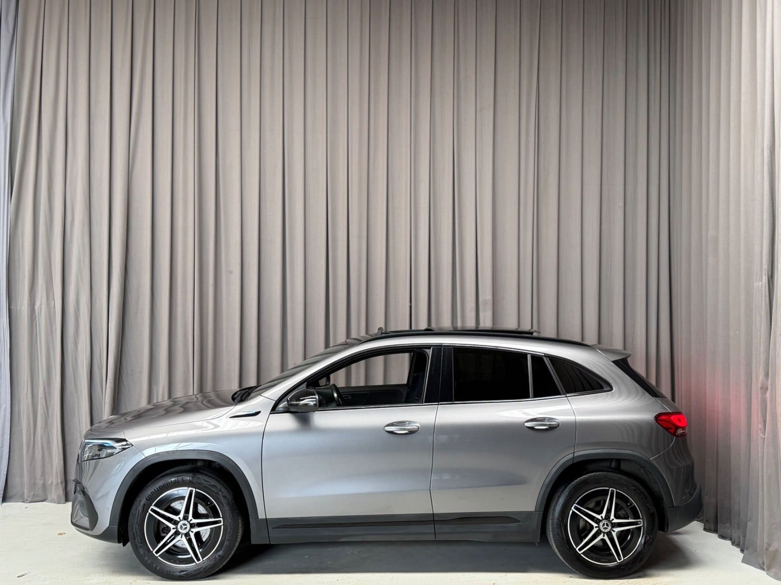 Grå Mercedes EQA350 fra 2023
