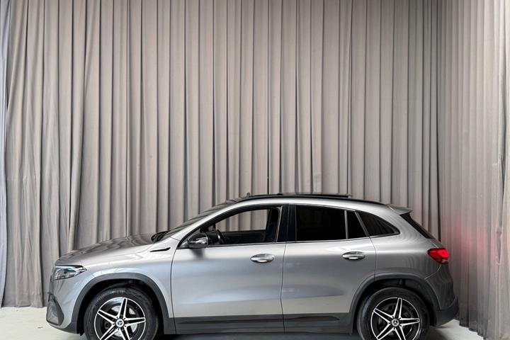 Grå Mercedes EQA350 fra 2023