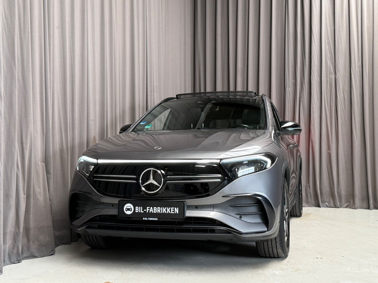Grå Mercedes EQA350 fra 2023