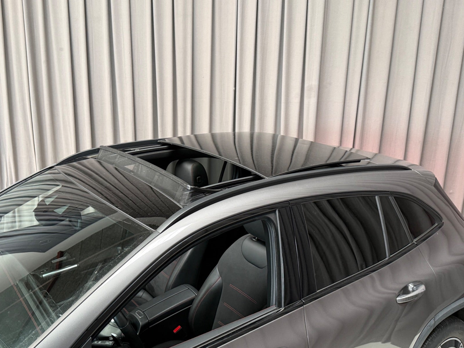 Grå Mercedes EQA350 fra 2023