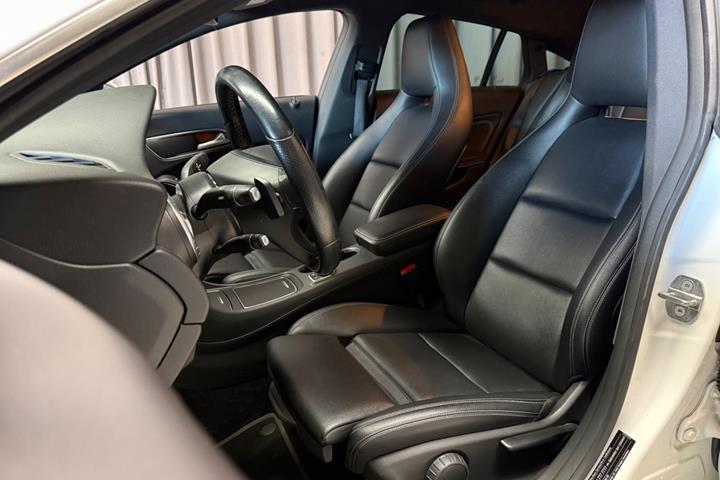 Hvid Mercedes CLA200 d fra 2017
