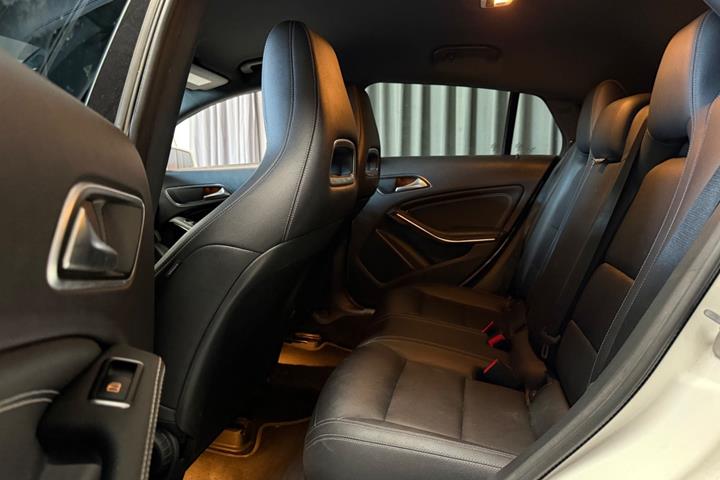 Hvid Mercedes CLA200 d fra 2017