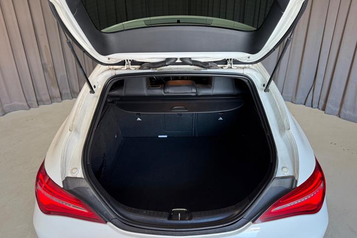 Hvid Mercedes CLA200 d fra 2017