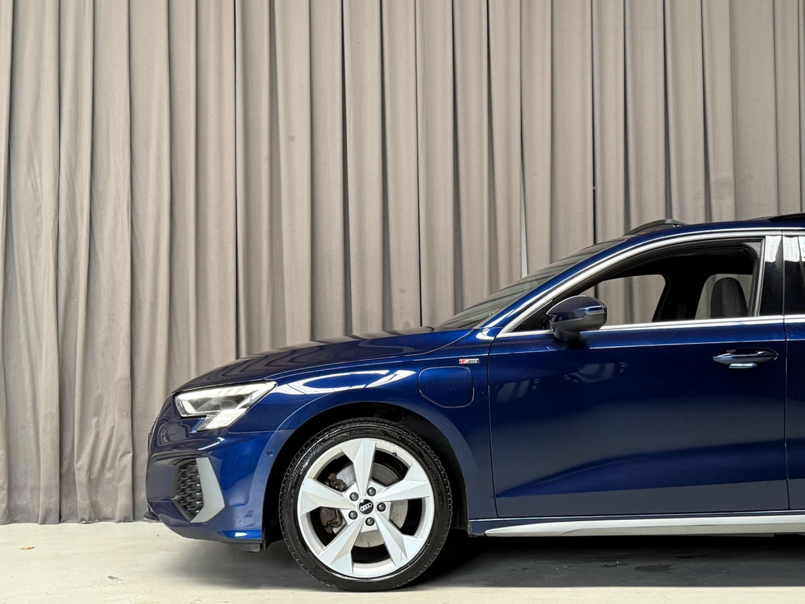 Blå Audi A3 fra 2021