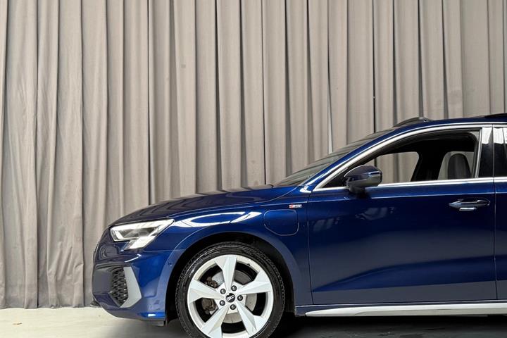 Blå Audi A3 fra 2021