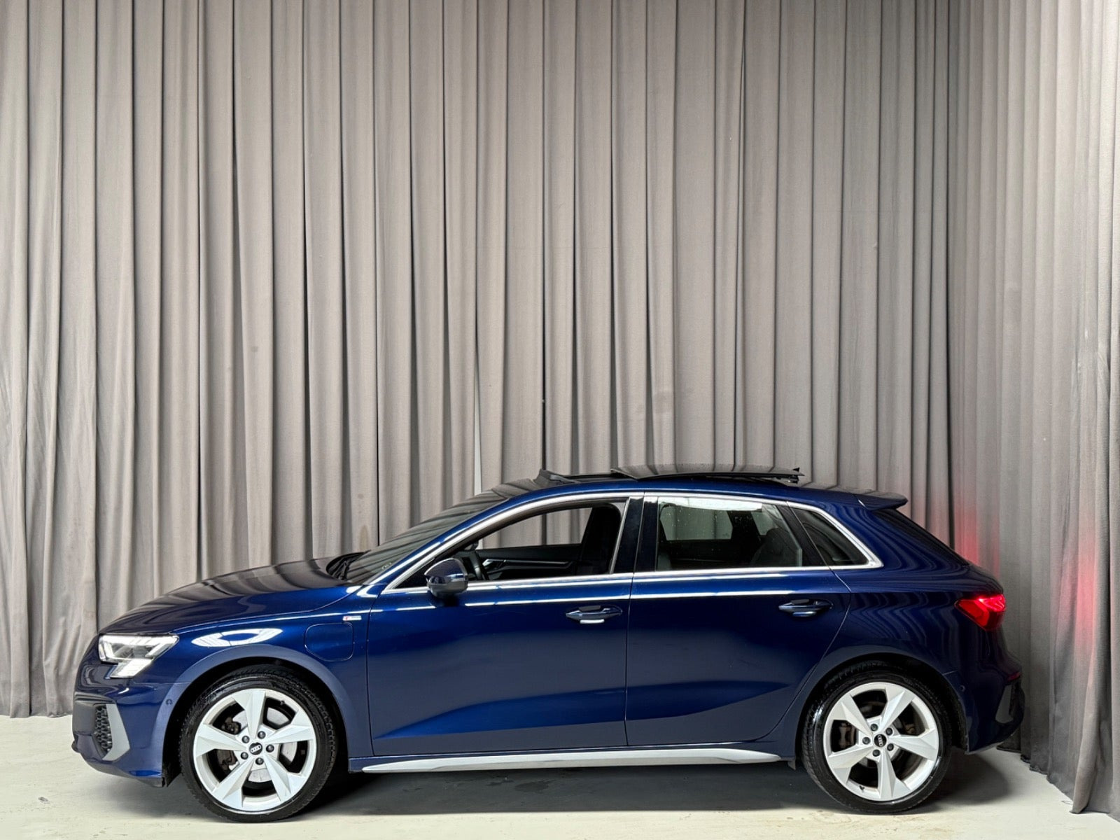 Blå Audi A3 fra 2021