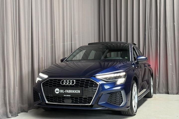 Blå Audi A3 fra 2021