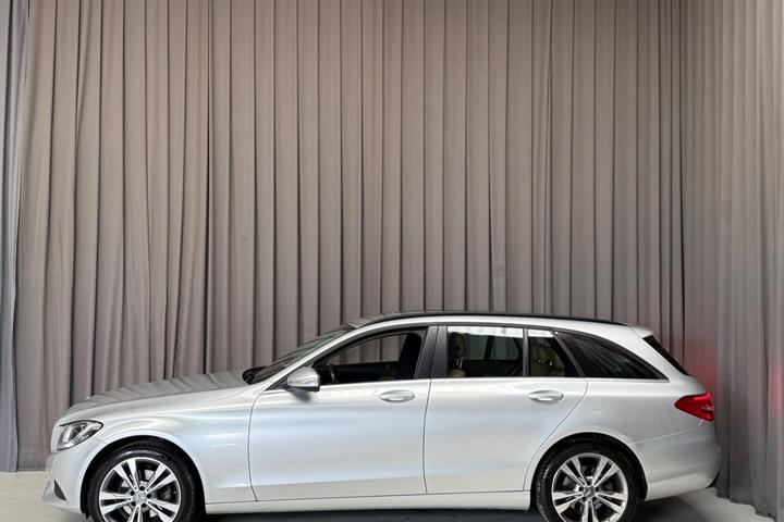 Sølv Mercedes C200 fra 2015