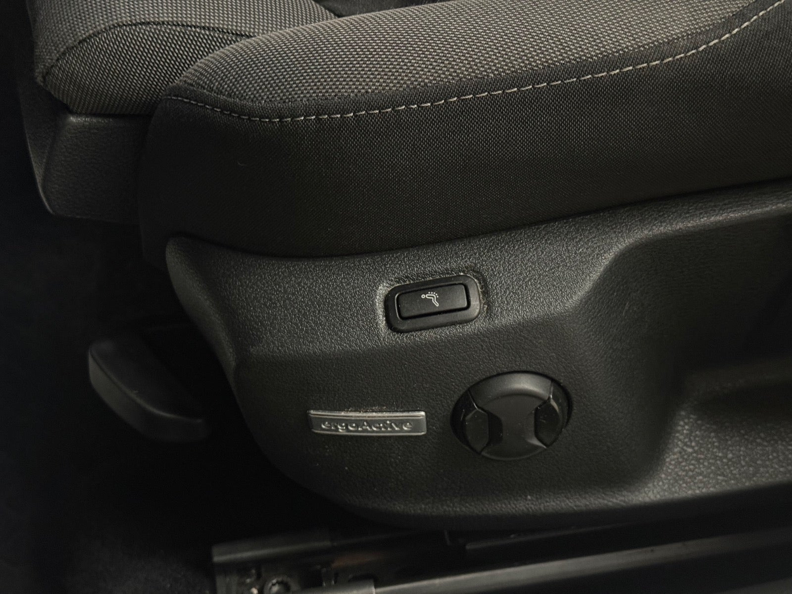 Grå VW Golf VII fra 2017