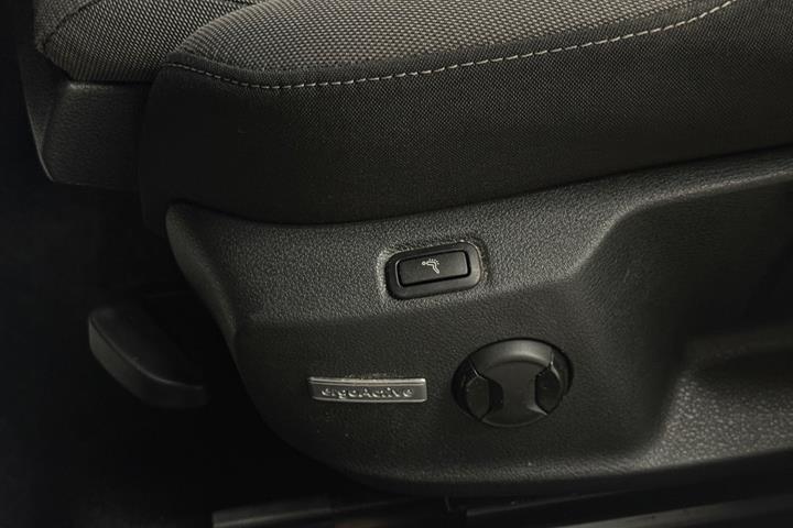 Grå VW Golf VII fra 2017