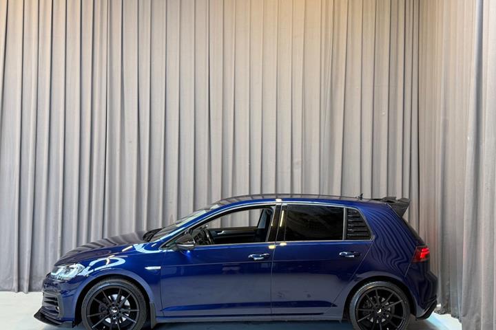 Blå VW Golf VII fra 2018