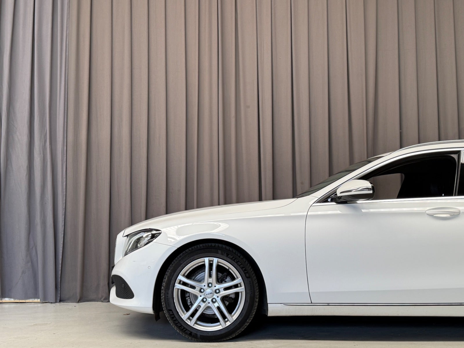 Hvid Mercedes E220 d fra 2016