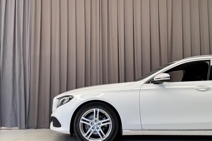 Hvid Mercedes E220 d fra 2016
