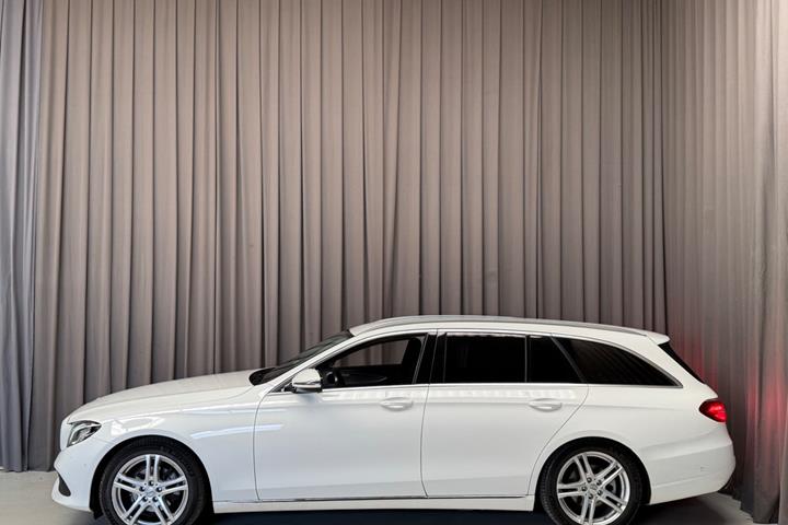 Hvid Mercedes E220 d fra 2016