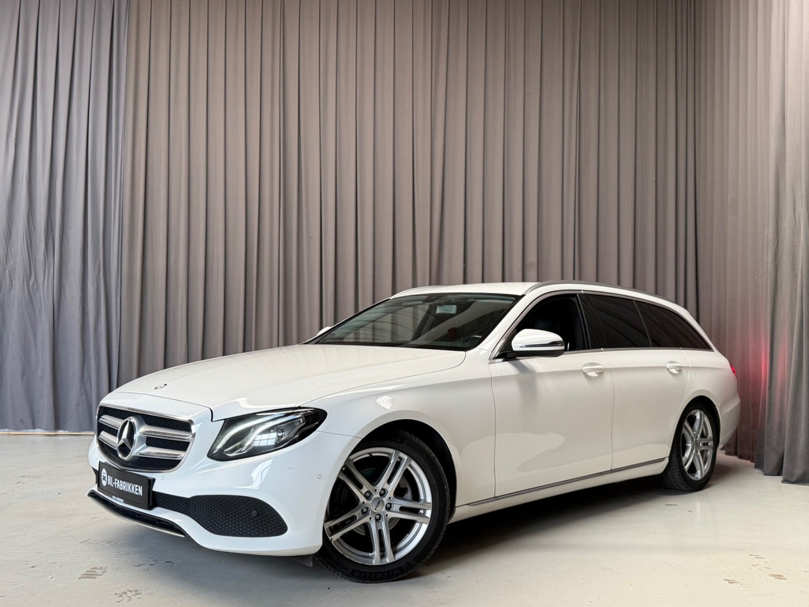 Hvid Mercedes E220 d fra 2016