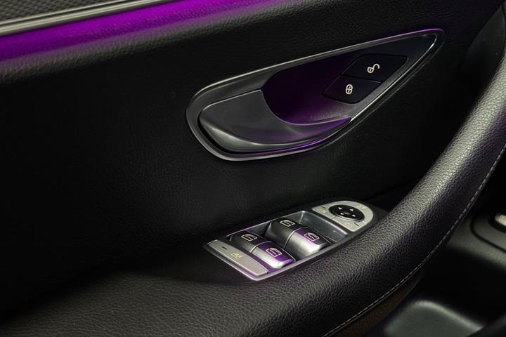 Hvid Mercedes E220 d fra 2016